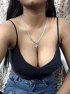 Snapshot of Ishaani_0 chatting on March 4, 2025, 9:11 pm Ishaani 0 online show from March 4, 2025, 9:11 pm