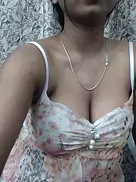 Snapshot of Ishaani_0 chatting on March 19, 2025, 12:04 am Ishaani 0 online show from March 19, 2025, 12:04 am