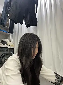 xyebobs online show from December 3, 2025, 4:27 pm