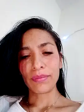 Snapshot of chloewildd_ chatting on December 22, 2024, 11:54 am chloewildd online show from December 22, 2024, 11:54 am