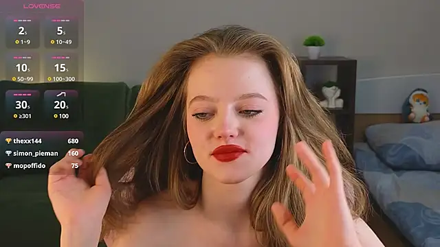 Snapshot of Eveleen_Soleen chatting on December 15, 2024, 10:47 pm Eveleen Soleen online show from December 15, 2024, 10:47 pm