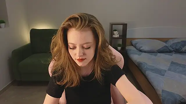 Snapshot of Eveleen_Soleen chatting on January 15, 2025, 8:37 pm Eveleen Soleen online show from January 15, 2025, 8:37 pm