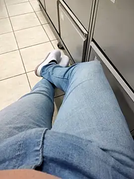 gatmoreno1 online show from October 11, 2025, 2:37 pm