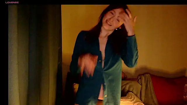 Snapshot of LilyXSky chatting on November 7, 2025, 2:39 pm LilyXSky online show from November 7, 2025, 2:39 pm