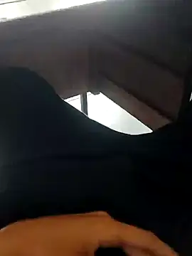 Juliano69xv online show from November 17, 2025, 6:35 pm