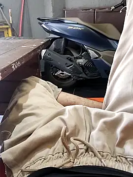 Snapshot of Juliano69xv chatting on February 8, 2026, 7:06 pm Juliano69xv online show from February 8, 2026, 7:06 pm