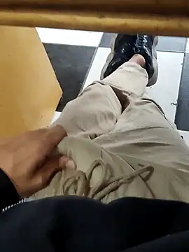 Snapshot of Juliano69xv chatting on February 11, 2026, 10:42 am Juliano69xv online show from February 11, 2026, 10:42 am