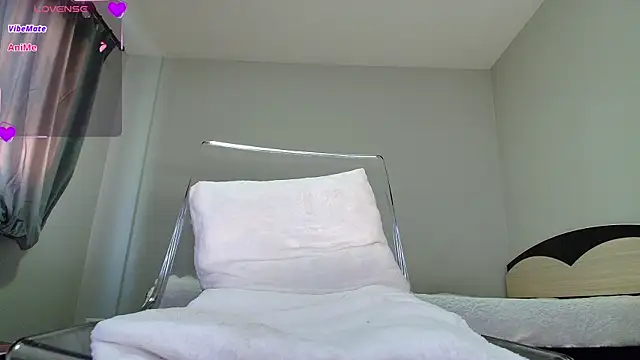 kyliejo18 online show from January 8, 2025, 6:41 am