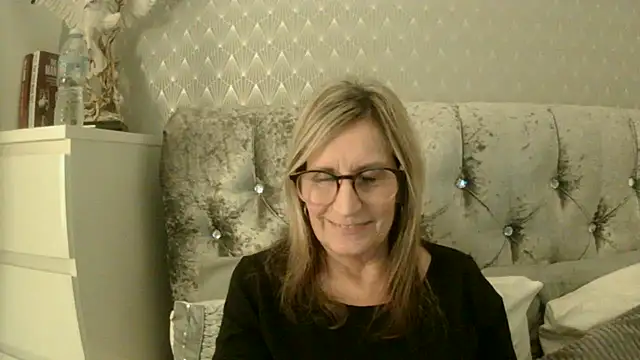 Snapshot of Additive_Mature_Linda chatting on October 23, 2025, 6:06 pm Additive Mature Linda online show from October 23, 2025, 6:06 pm
