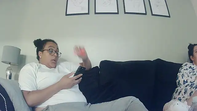 vanilla chocolate23 online show from September 8, 2025, 6:07 pm