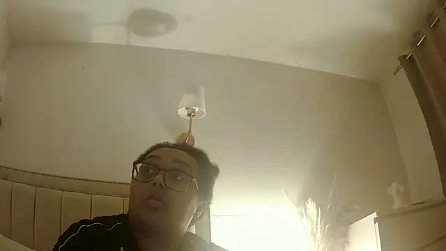 vanilla chocolate23 online show from November 7, 2025, 5:13 pm