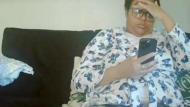 vanilla chocolate23 online show from November 25, 2025, 8:47 am