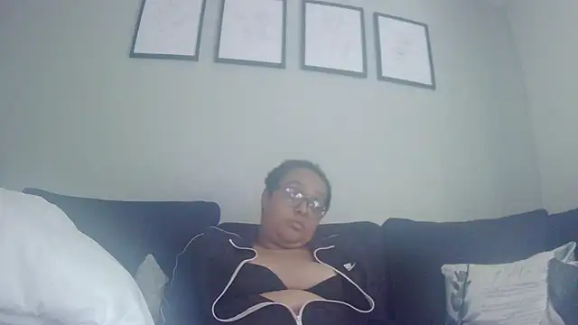 vanilla chocolate23 online show from June 3, 2026, 2:33 pm