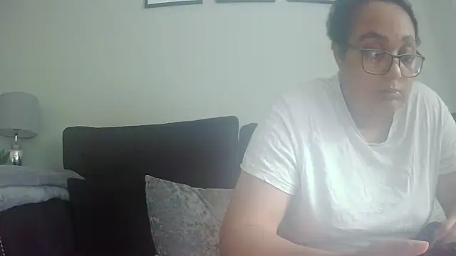 vanilla chocolate23 online show from June 8, 2026, 7:42 am