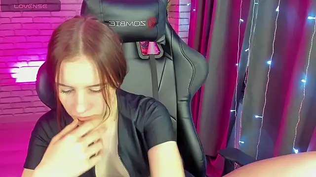 Snapshot of Tonya_Gray chatting on December 22, 2024, 3:55 am Tonya Gray online show from December 22, 2024, 3:55 am