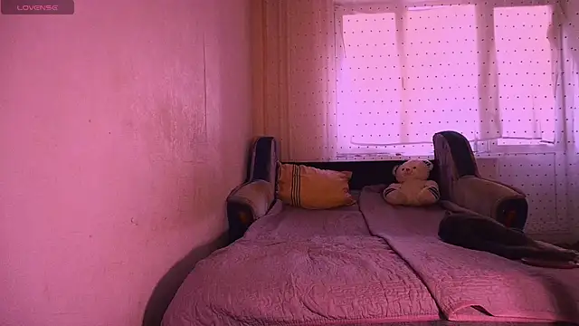 Snapshot of Chloe_strip chatting on September 15, 2025, 4:56 am Chloe strip online show from September 15, 2025, 4:56 am