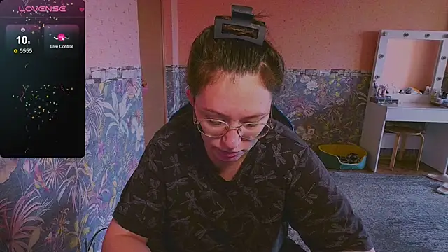 Snapshot of Chloe_strip chatting on September 27, 2025, 2:49 am Chloe strip online show from September 27, 2025, 2:49 am