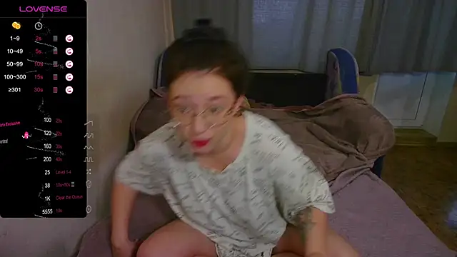 Snapshot of Chloe_strip chatting on October 3, 2025, 1:57 am Chloe strip online show from October 3, 2025, 1:57 am