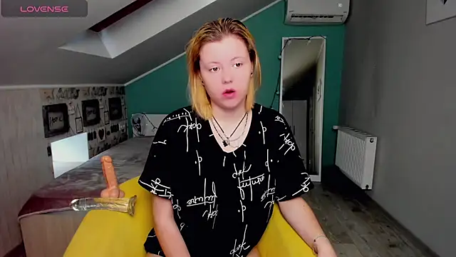 Snapshot of LillyDepp chatting on December 19, 2024, 12:56 pm LillyDepp online show from December 19, 2024, 12:56 pm