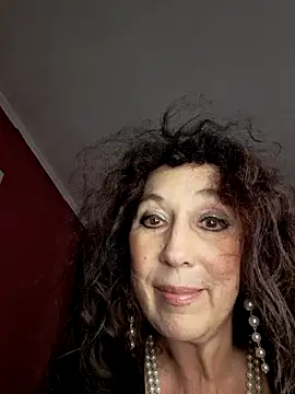 Snapshot of GypsyEsmeralda chatting on November 3, 2025, 4:08 pm GypsyEsmeralda online show from November 3, 2025, 4:08 pm