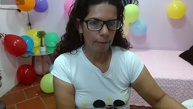 Snapshot of sila_bolum chatting on January 19, 2025, 11:45 am sila bolum online show from January 19, 2025, 11:45 am