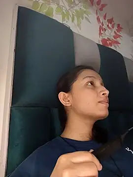 Snapshot of Aleena_Rai chatting on September 11, 2025, 8:42 pm Aleena Rai online show from September 11, 2025, 8:42 pm