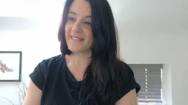 flatwhite0 online show from April 23, 2026, 10:47 am