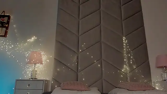 Jessie Roy online show from February 5, 2025, 11:50 pm