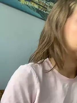 Snapshot of LinaSiren chatting on December 9, 2024, 7:17 am LinaSiren online show from December 9, 2024, 7:17 am