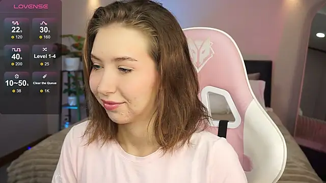 Snapshot of LinaSiren chatting on December 13, 2024, 3:05 am LinaSiren online show from December 13, 2024, 3:05 am