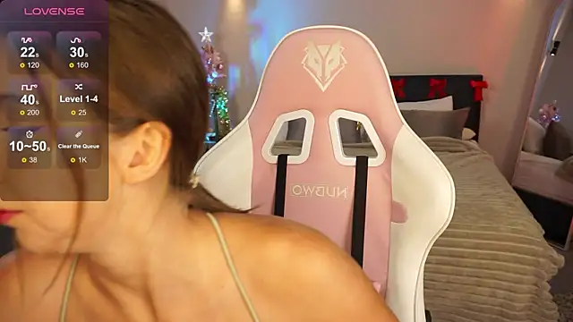 Snapshot of LinaSiren chatting on December 30, 2024, 3:14 am LinaSiren online show from December 30, 2024, 3:14 am