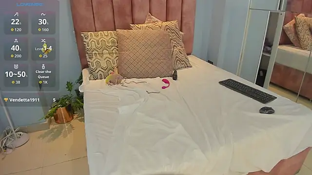 Snapshot of lou_rosse_ chatting on June 11, 2026, 12:32 am lou rosse online show from June 11, 2026, 12:32 am