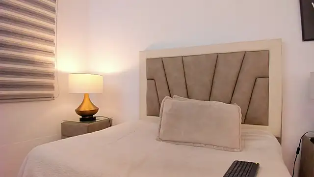 JaneLondon online show from January 25, 2025, 10:51 am