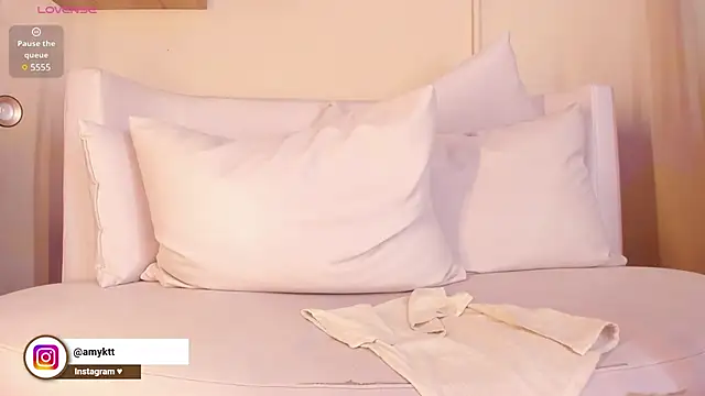 Amy Kiitty  online show from January 17, 2025, 11:51 pm