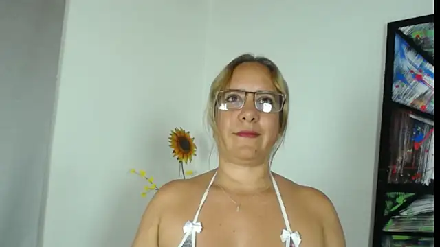 Snapshot of Iivana_19 chatting on February 17, 2025, 10:36 pm Iivana 19 online show from February 17, 2025, 10:36 pm
