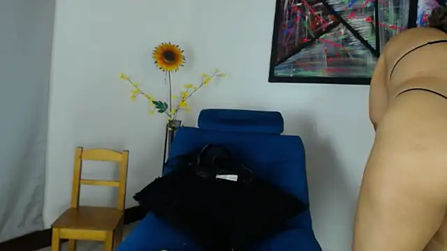 Snapshot of Iivana_19 chatting on March 19, 2025, 4:24 pm Iivana 19 online show from March 19, 2025, 4:24 pm