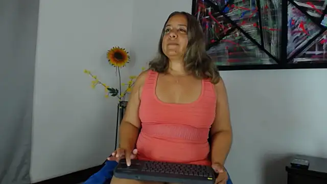 Snapshot of Iivana_19 chatting on March 19, 2025, 8:32 pm Iivana 19 online show from March 19, 2025, 8:32 pm