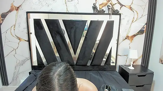 KarinaSimonz online show from October 5, 2025, 1:42 pm