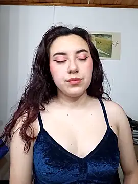 Emi chik online show from March 22, 2025, 7:36 am