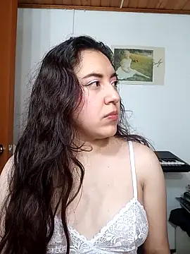 Emi chik online show from September 13, 2025, 11:10 am