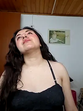 Emi chik online show from April 9, 2026, 10:42 am