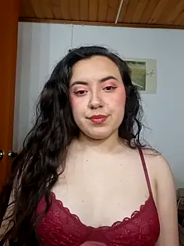 Emi chik online show from May 17, 2026, 3:37 am