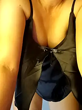 Snapshot of Hue87 chatting on September 15, 2025, 4:18 pm Hue87 online show from September 15, 2025, 4:18 pm