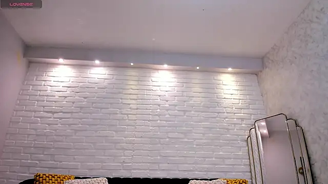 KatieNolan 1 online show from November 24, 2025, 7:46 pm