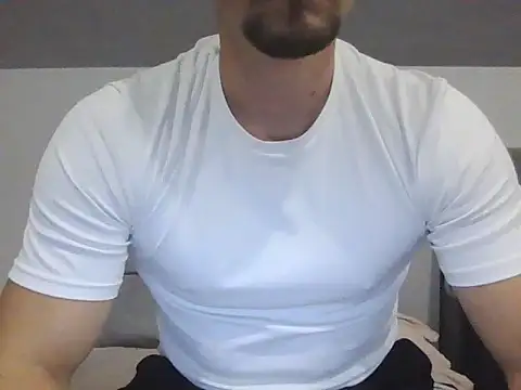 Snapshot of LoveEveryWet chatting on October 8, 2025, 11:35 pm LoveEveryWet online show from October 8, 2025, 11:35 pm