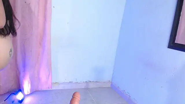 April sexycurvi online show from October 30, 2025, 8:05 am