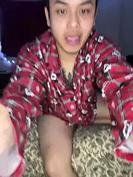 Snapshot of gamingcouple420 chatting on February 9, 2026, 5:44 am gamingcouple420 online show from February 9, 2026, 5:44 am