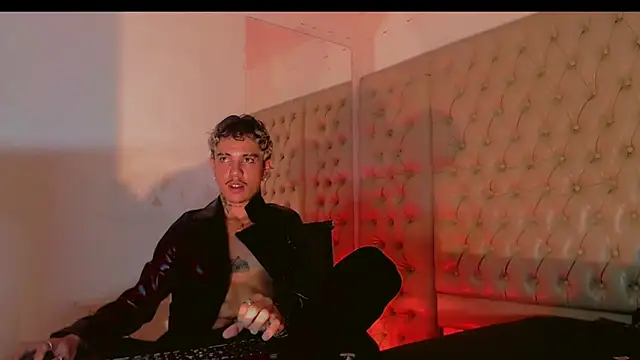 HannibalLester online show from February 17, 2025, 10:58 pm