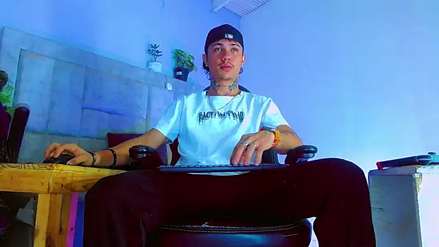 HannibalLester online show from September 10, 2025, 4:01 am