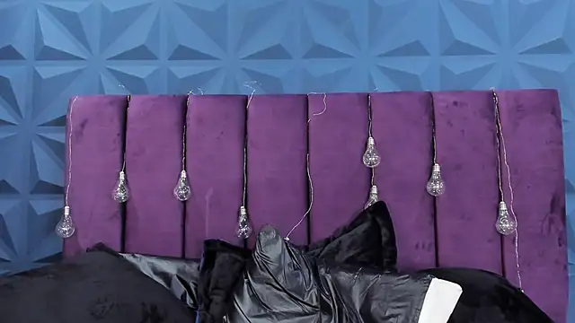 NicoleJonss online show from February 8, 2025, 4:03 am